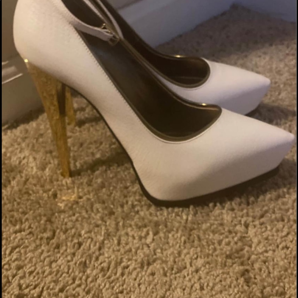 Lanvin white/gold pump